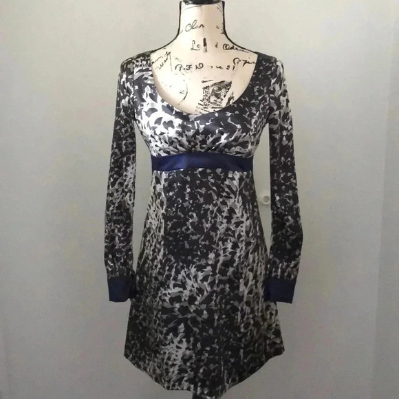United Colors Of Benetton Dresses & Skirts - United Colors of Benetton graphic printed dress